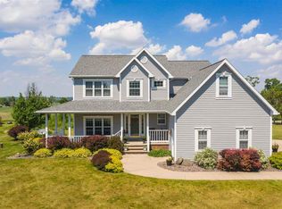 W7310 Hofacker Heights Rd, Hortonville, WI 54944