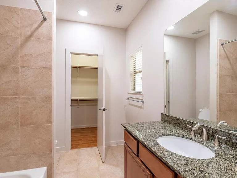 4040 Center St — Photo 19