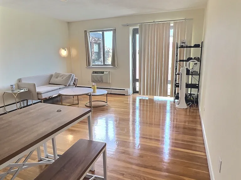 1027 Commonwealth Ave #32 — Photo 2