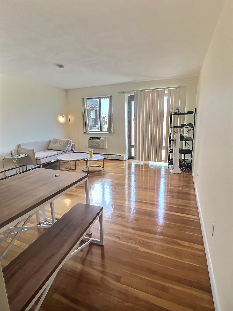 Building Photo - 1027 Commonwealth Ave #32