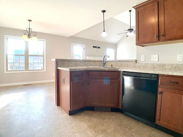 842 Shelton Cir — Photo 10