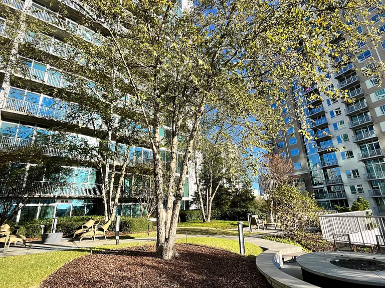 950 W Peachtree St #813 — Photo 32