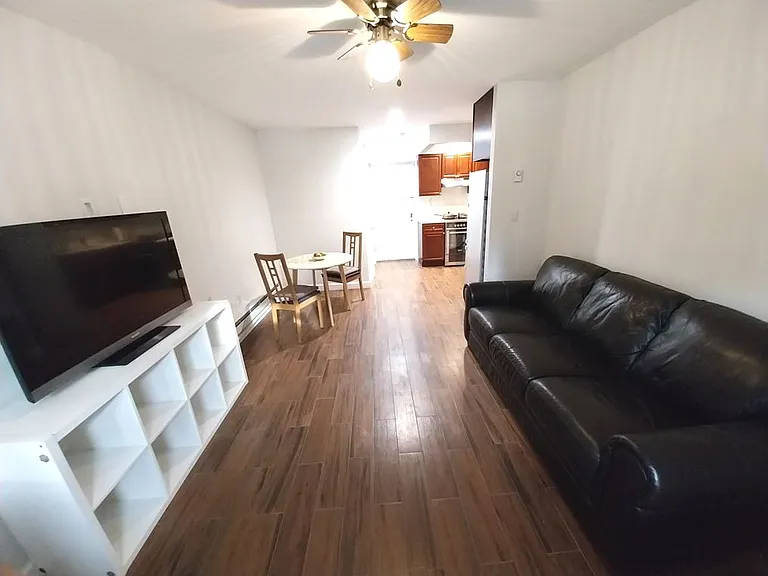 31-23 Crescent St #1D — Photo 2