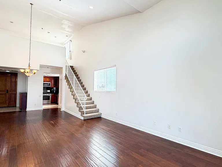 5132 Maplewood Ave #305 — Photo 3
