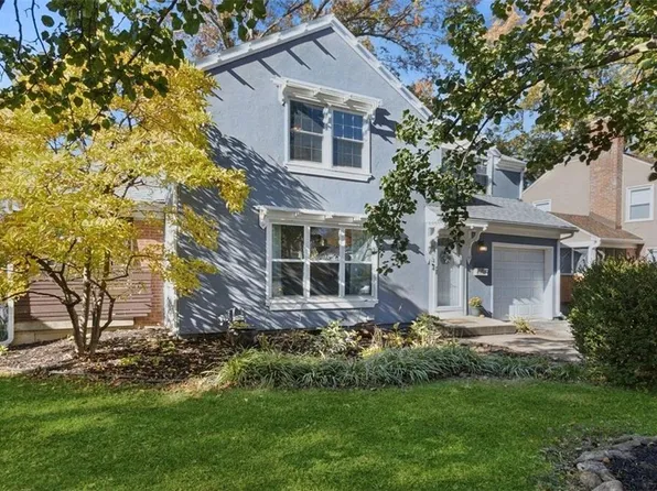 8638 Hiawatha Rd, Kansas City, MO 64114