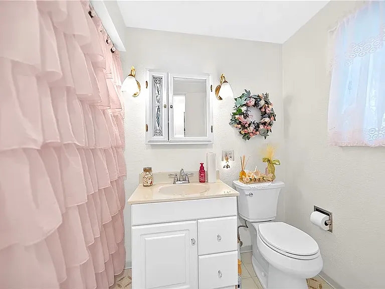 124 Nagy St — Photo 8