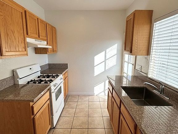 4th image of 153 Wall St APT D