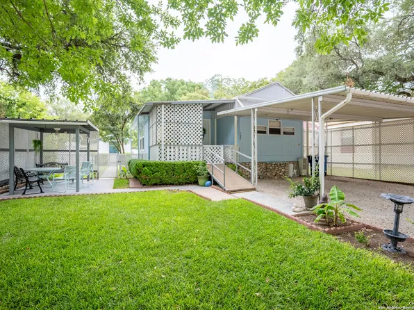 127 DEER LN, New Braunfels, TX 78130