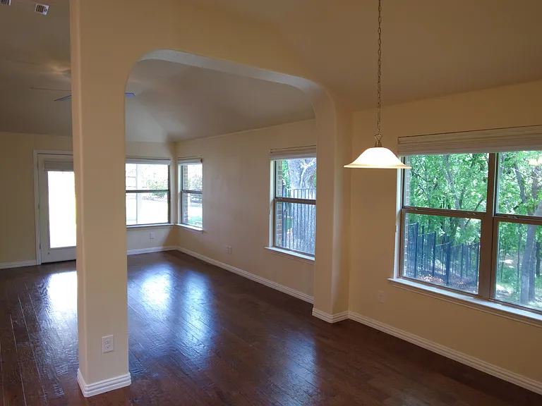 300 Dorset Ct — Photo 6