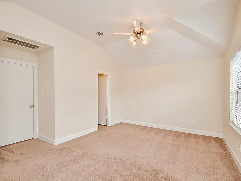 11315 S Main St #301 — Photo 21