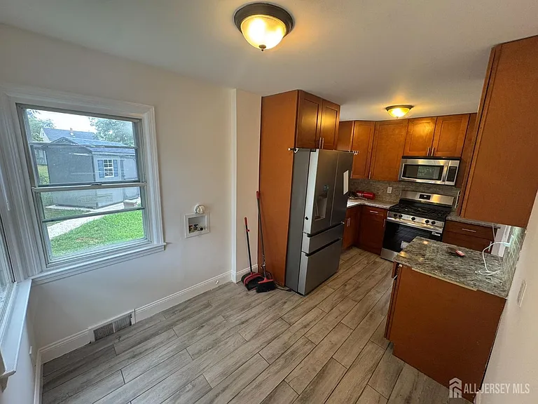 51 Kenwood Ter — Photo 3