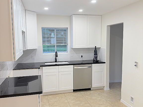 4th image of 2121 Baylor Dr