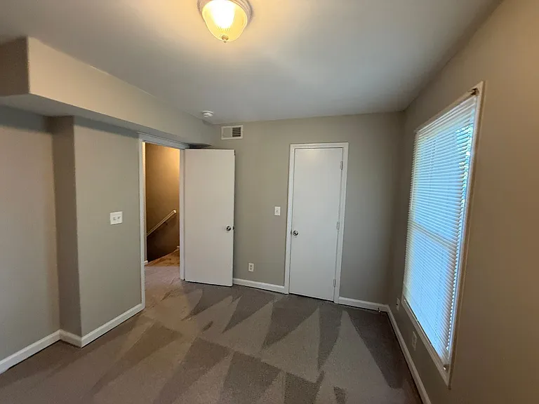 310 W Catawba Ave — Photo 9