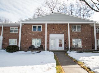 10 Carriage Path N #10, Milford, CT 06460