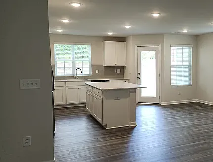 924 Powder Creek Dr — Photo 3