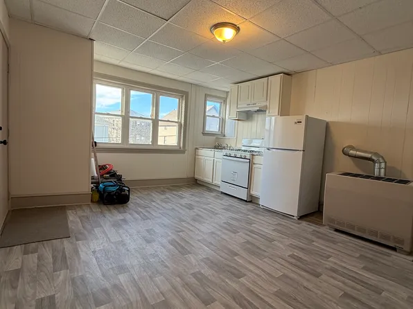 1674 S Main St #2S, Fall River, MA 02724