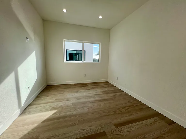 4900 Lennox Blvd #1 — Photo 23