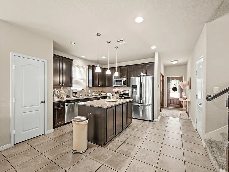 9957 Spring Rock Ln — Photo 4