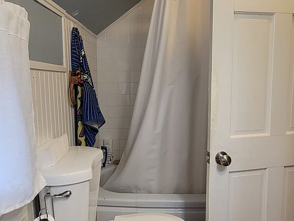 4th image of 101 Lincoln Ave #2