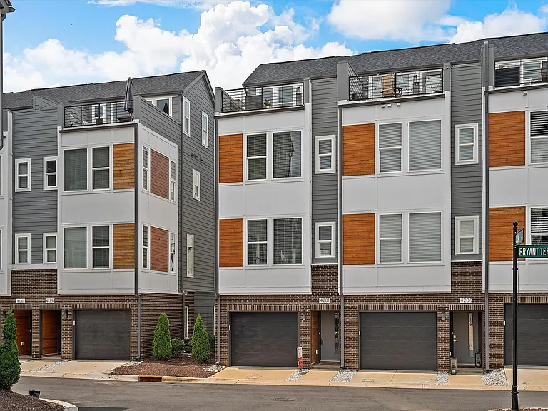 4201 Bryant Terraces Dr — Photo 30