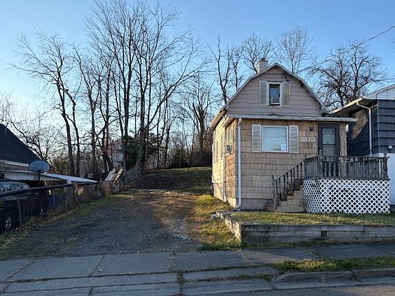 3rd image of 203 N Hudson St