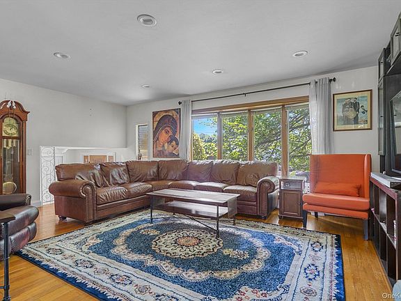 5th image of 430 Violet Street