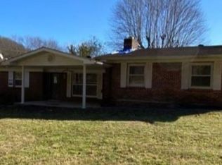 1001 Walnut St, Celina, TN 38551