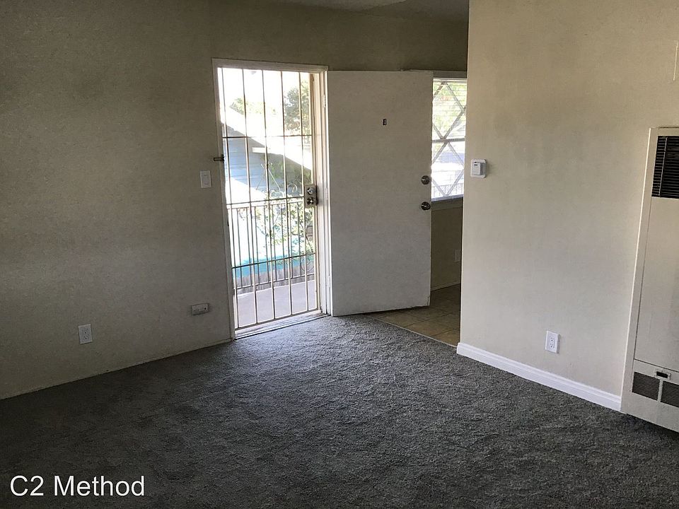 1st image of 2840 E 6th St APT 04
