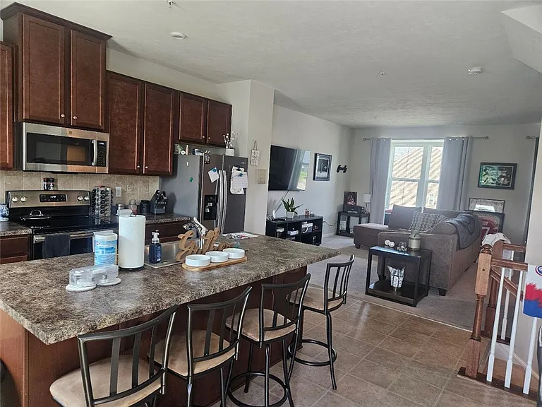 2027 Cade Dr — Photo 6