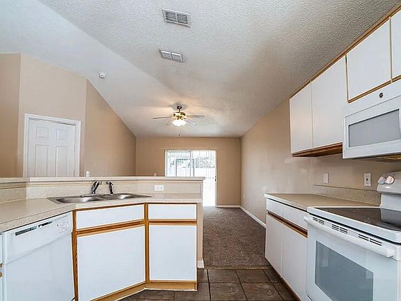 3rd image of 3033 San Martin Dr