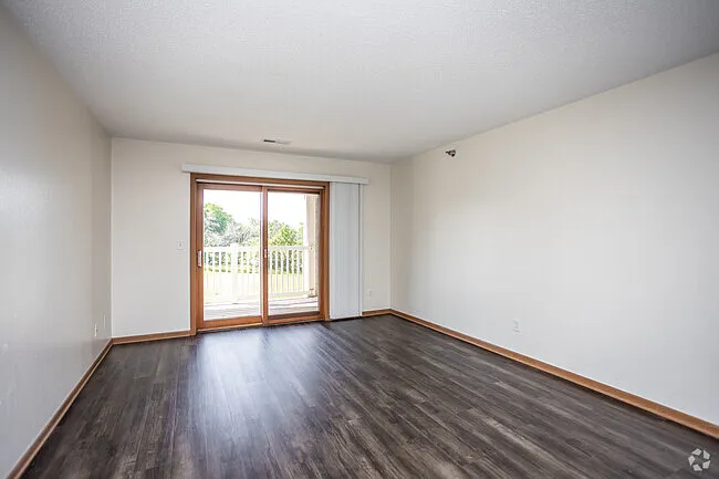 Linden West Apartments — Photo 7