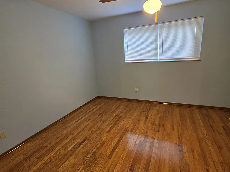 10531 Hobday Ave — Photo 7
