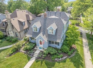 176 Crest Rd, Glen Ellyn, IL 60137