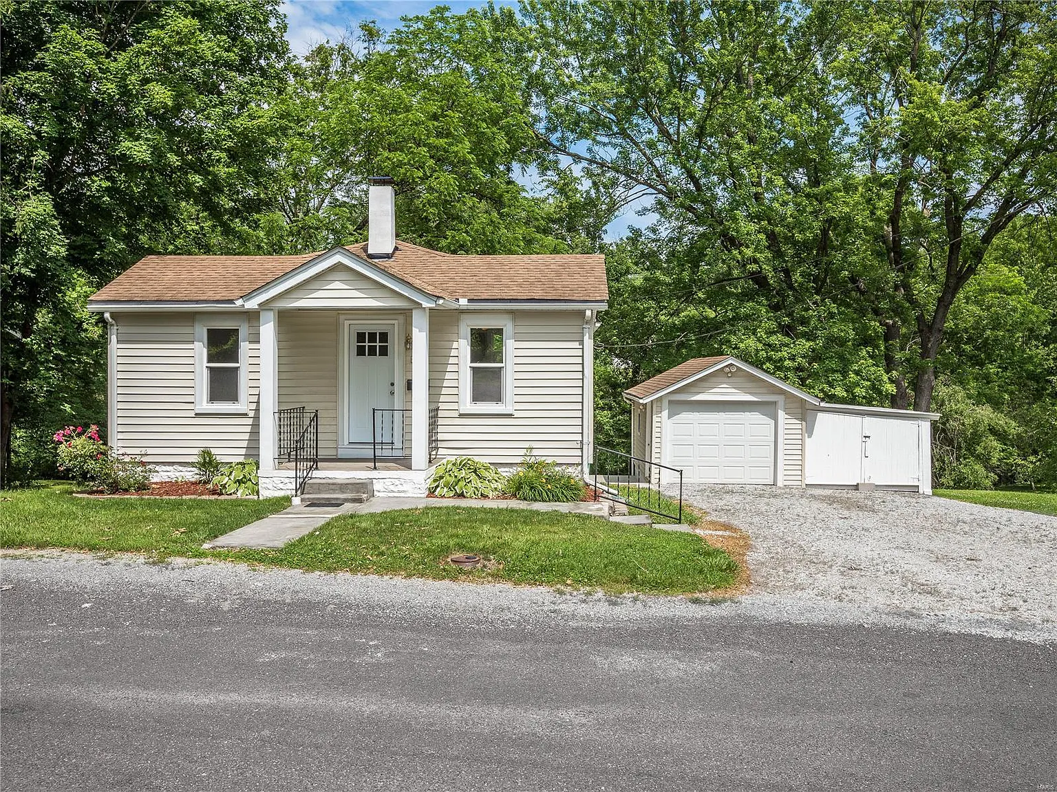 3333 Vernier Ave photo 1