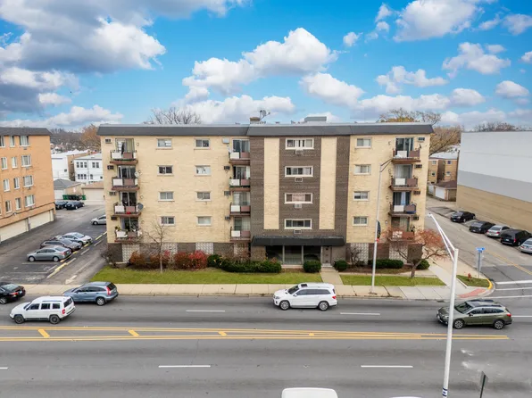 1247 S Harlem Ave APT 302, Berwyn, IL 60402