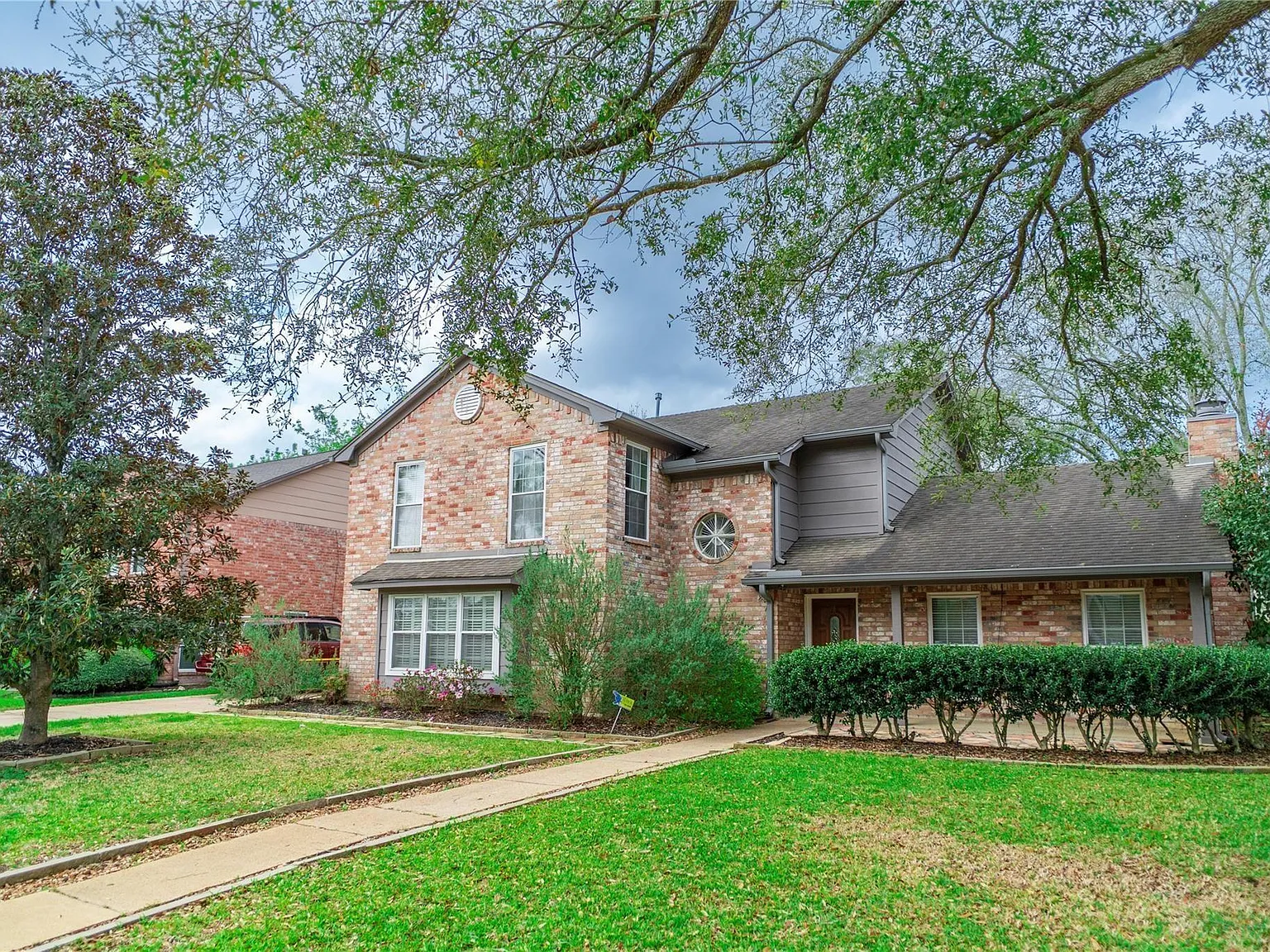 4 bed, 2.5 bath, 2632 sqft, $2,600 — Photo 1