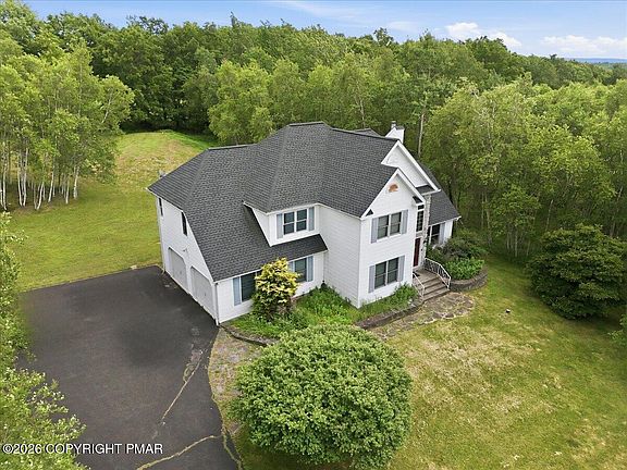 3rd image of 10 Whippoorwill Dr