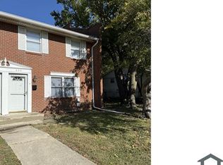 685 Old Indian Trl, Aurora, IL 60506