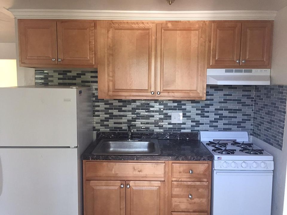 1st image of 4522 Baker St #17