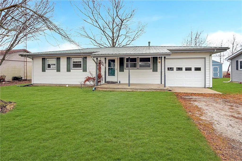 22 Apple Dr photo 1