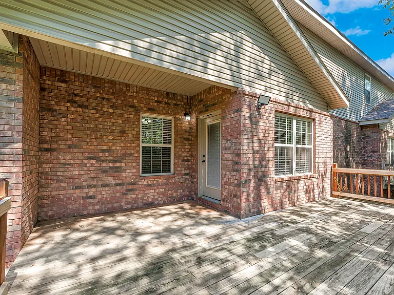 605 NW 17th Ct — Photo 35