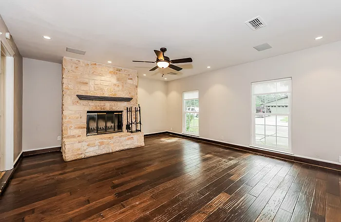 224 NE Michael Dr — Photo 3