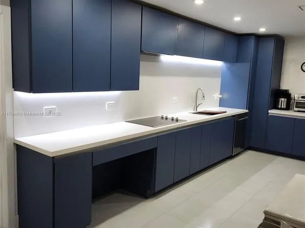 10865 NW 7th St APT 24-21, Miami, FL 33172