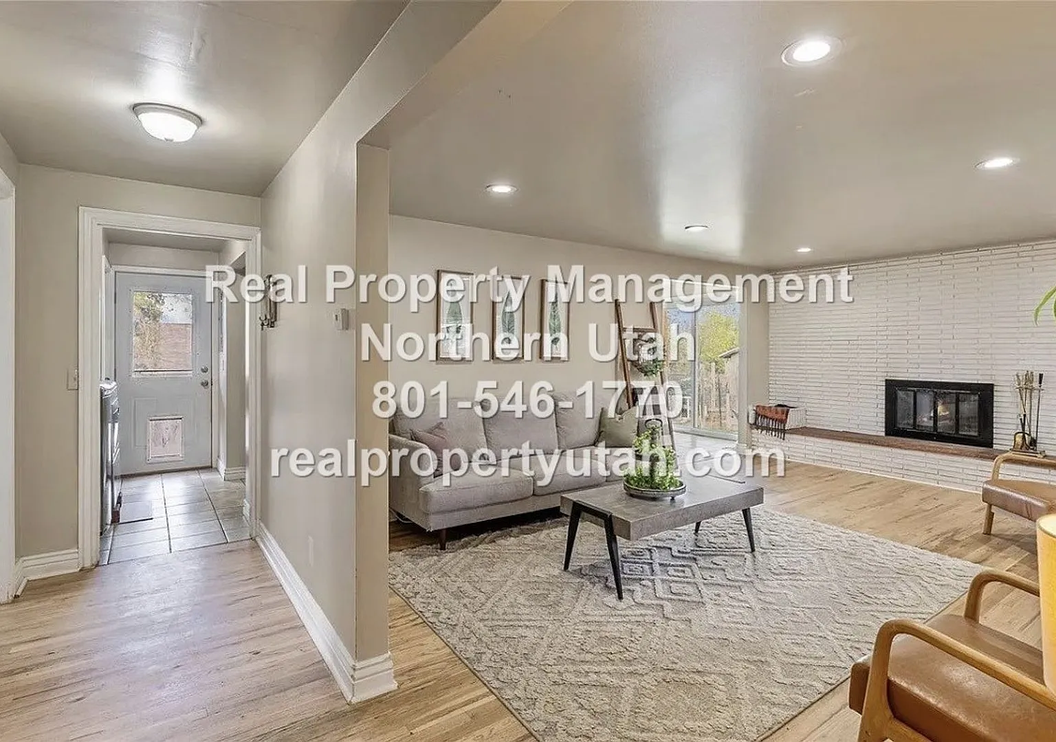 Stunning modern 6-Bedroom 3-Bath Home in Roy. — Photo 2