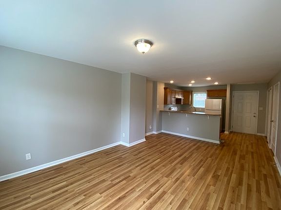 4th image of 2162 Dean Ln