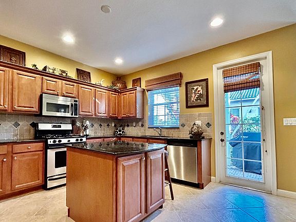 3rd image of 605 Moondancer Court