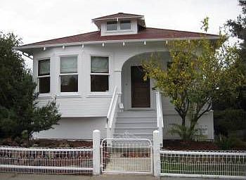 1st image of 204 Oak St