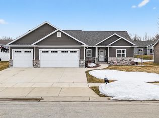 W6036 Zach St, Menasha, WI 54952
