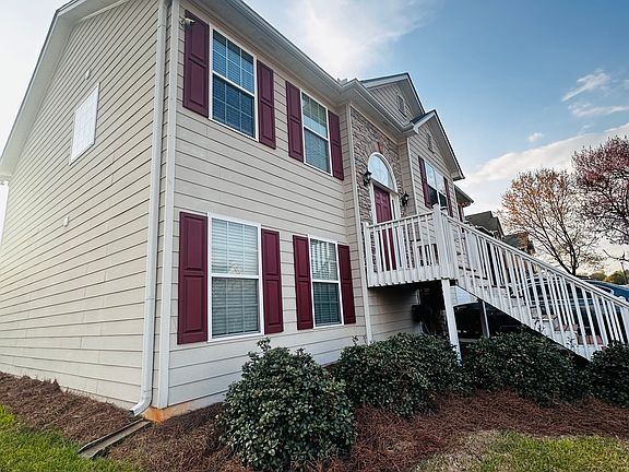 2nd image of 311 Oakhaven Way