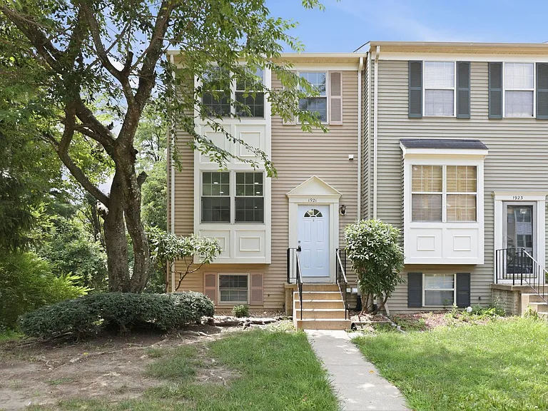 1921 Winslow Ct — Photo 1